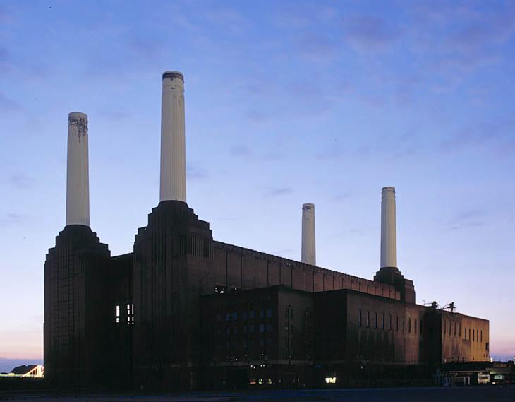 Battersea Power Station in London photographed by hansen-hansen.com