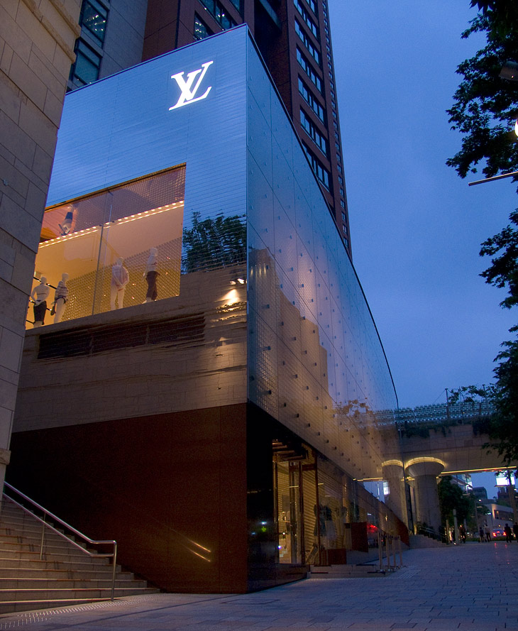 Louis Vuitton's Flagship Store in Japan
